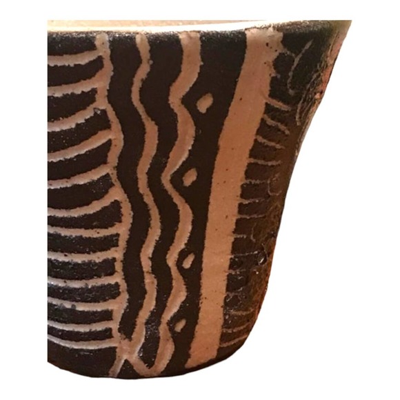 Black and Beige Pottery Planter with Carved Design - Picture 5 of 8